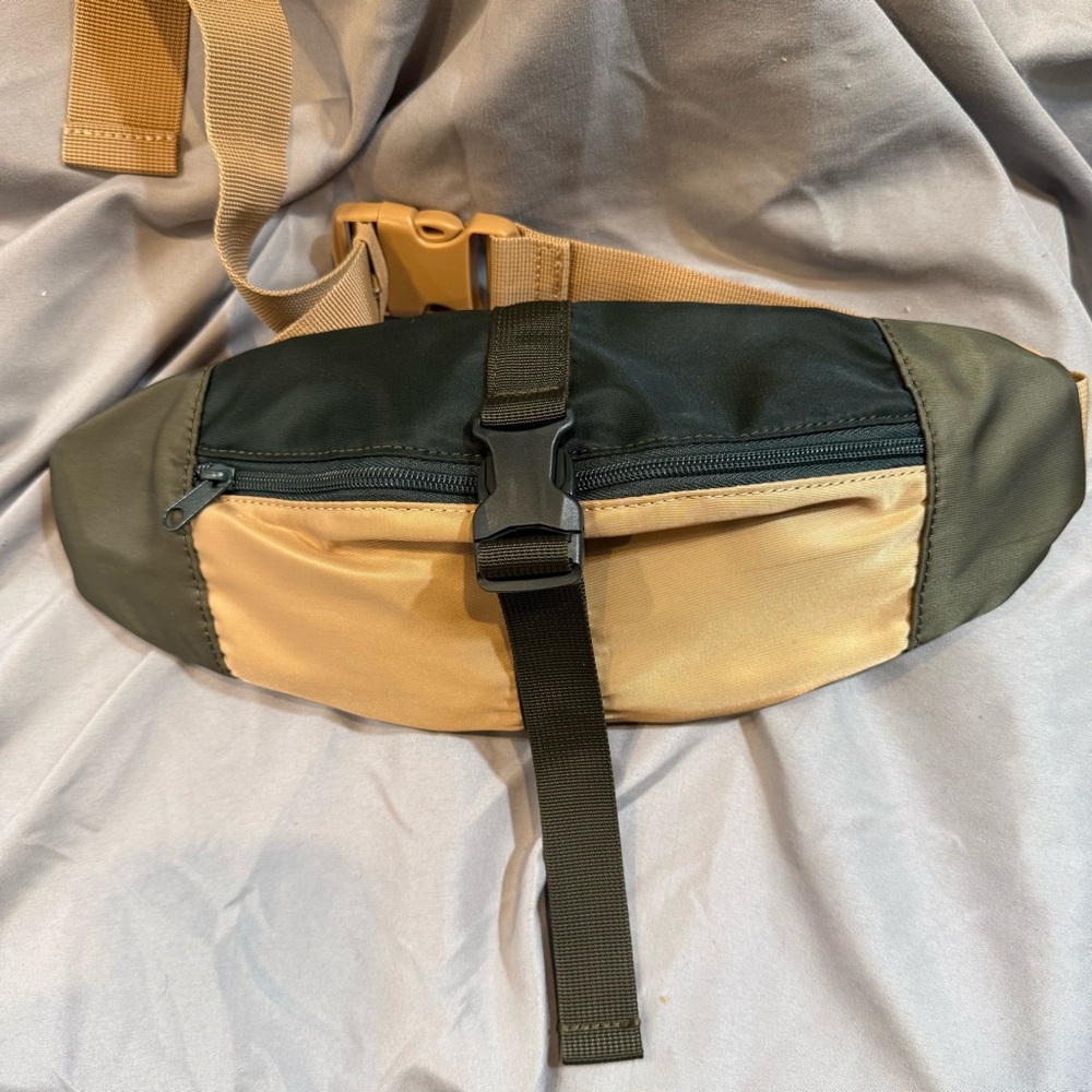 GAP Recycled Belt Bag Tan Olive Green Colorblock Fanny Pack Crossbody Waist Bag